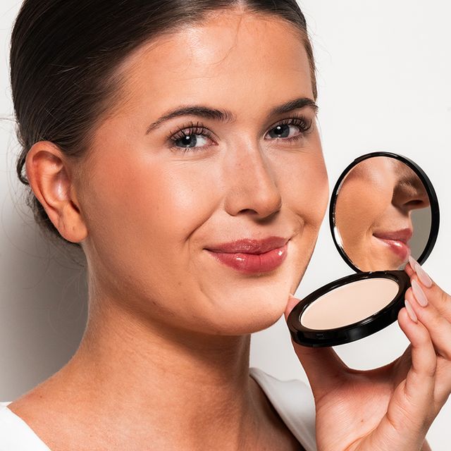 Hello Pretty Powder Foundation